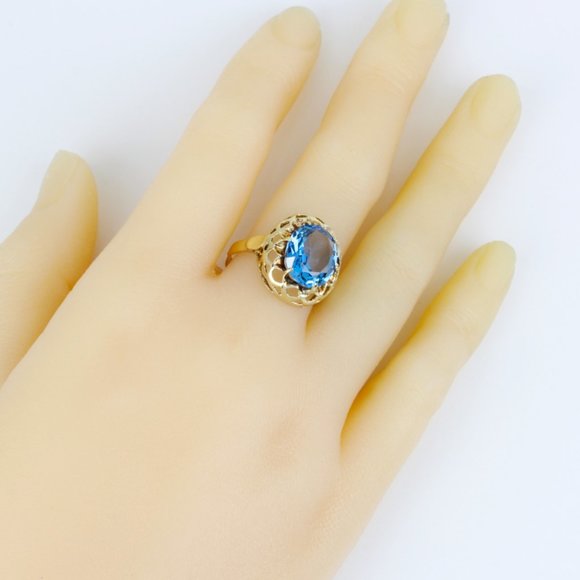 Vintage 10K Yellow Gold Solitaire Oval Swiss Blue Topaz Anniversary Ring - Picture 7 of 7
